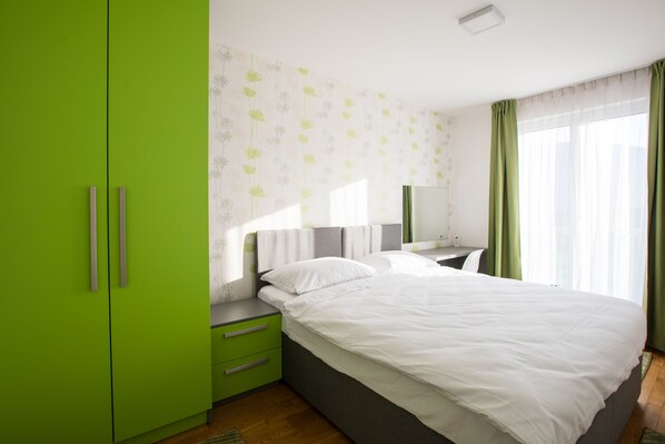 Comfort-Apartment | Zimmersafe, Verdunkelungsvorhänge, schallisolierte Zimmer