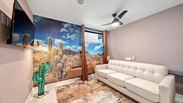 Double Room, 1 Katil Ratu (Queen) dengan Katil Sofa | Peti besi dalam bilik, dihias secara berasingan