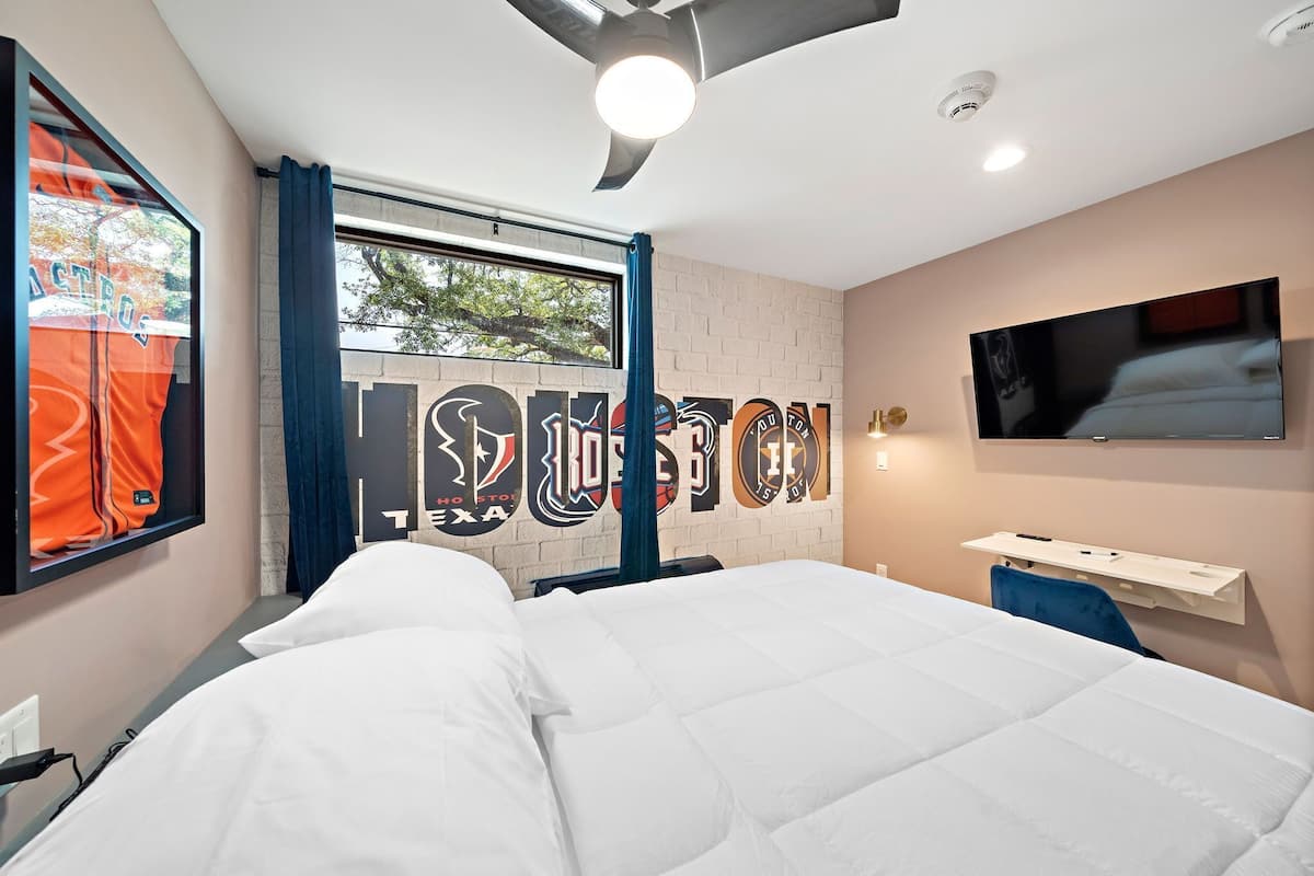 In-room safe, individually decorated, individually furnished, desk