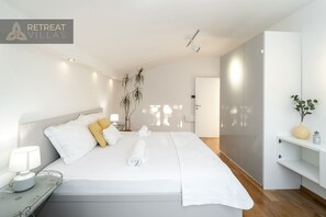 6 chambres, coffres-forts dans les chambres, fer et planche à repasser