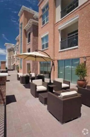 Terrace/patio - Entire rental unit hosted by Royal Slumbers (Houston)