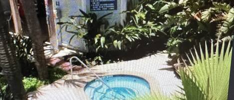 Piscina all'aperto, una piscina riscaldata