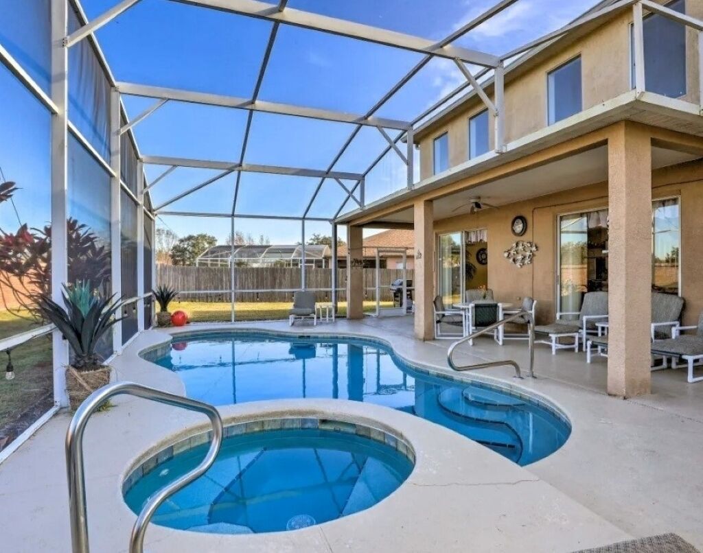 Bright and Spacious 6 BR Disney Area Villa with Pool and Game Room
