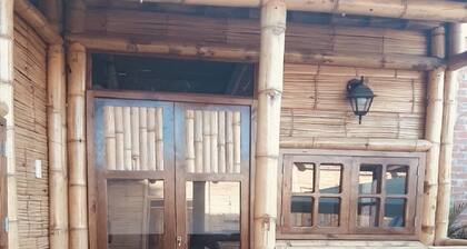 Rustic bungalow a few meters from the beach