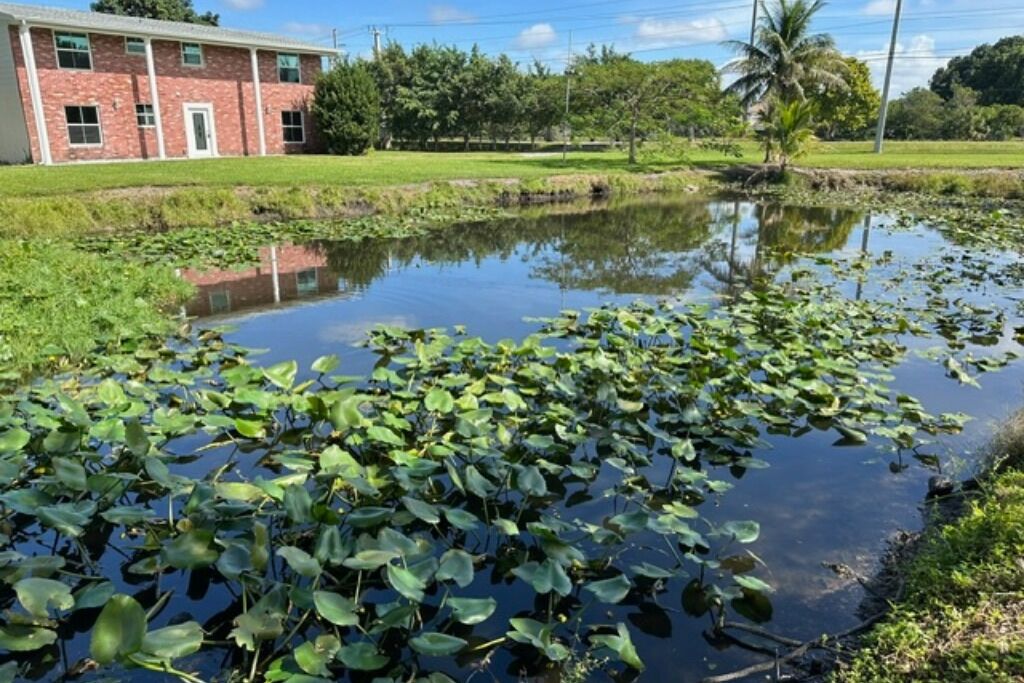 Farmhouse style home in Ft. Lauderdale Water View 