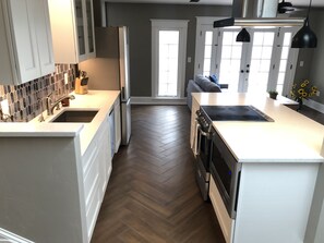 Refrigerador, microondas, horno y parrilla de estufa