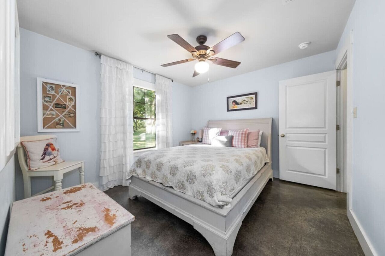 4 bedrooms, iron/ironing board, travel cot, free WiFi