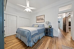 4 bedrooms, desk, iron/ironing board, travel crib