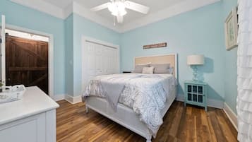 4 bedrooms, desk, iron/ironing board, free WiFi