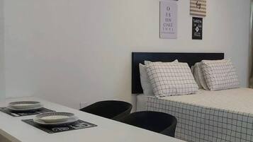 Apartamento conforto, 1 quarto, vista para o jardim, no piso térreo | 1 quarto, roupas de cama antialérgicas, camas com colchões pillow-top