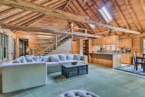 The perfect den surrounded by natures beauty to enjoy with your loved ones!