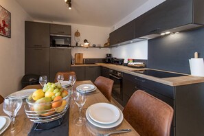 Refrigerador, microondas, horno y lavavajillas 