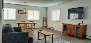 Smart TV - Double House: Combined Up-Down Units by airport & lakes! (Anchorage)
