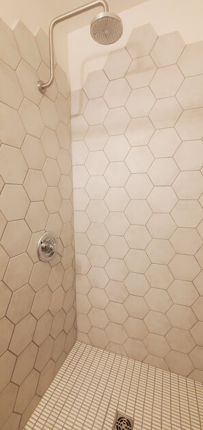 Combined shower/tub, hair dryer, towels, soap