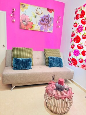 TV - gorgeous three-bedroom apartment with close proximity to world class attractions (Playa Del Carmen)