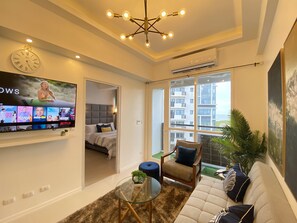 1 bedroom, iron/ironing board, internet, bed sheets - SEAVIEW CONDO (Lapu-Lapu City)