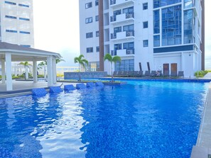 Outdoor pool - SEAVIEW CONDO (Lapu-Lapu City)