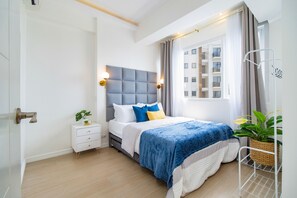 1 bedroom, iron/ironing board, Internet, bed sheets - SEAVIEW CONDO (Lapu-Lapu City)