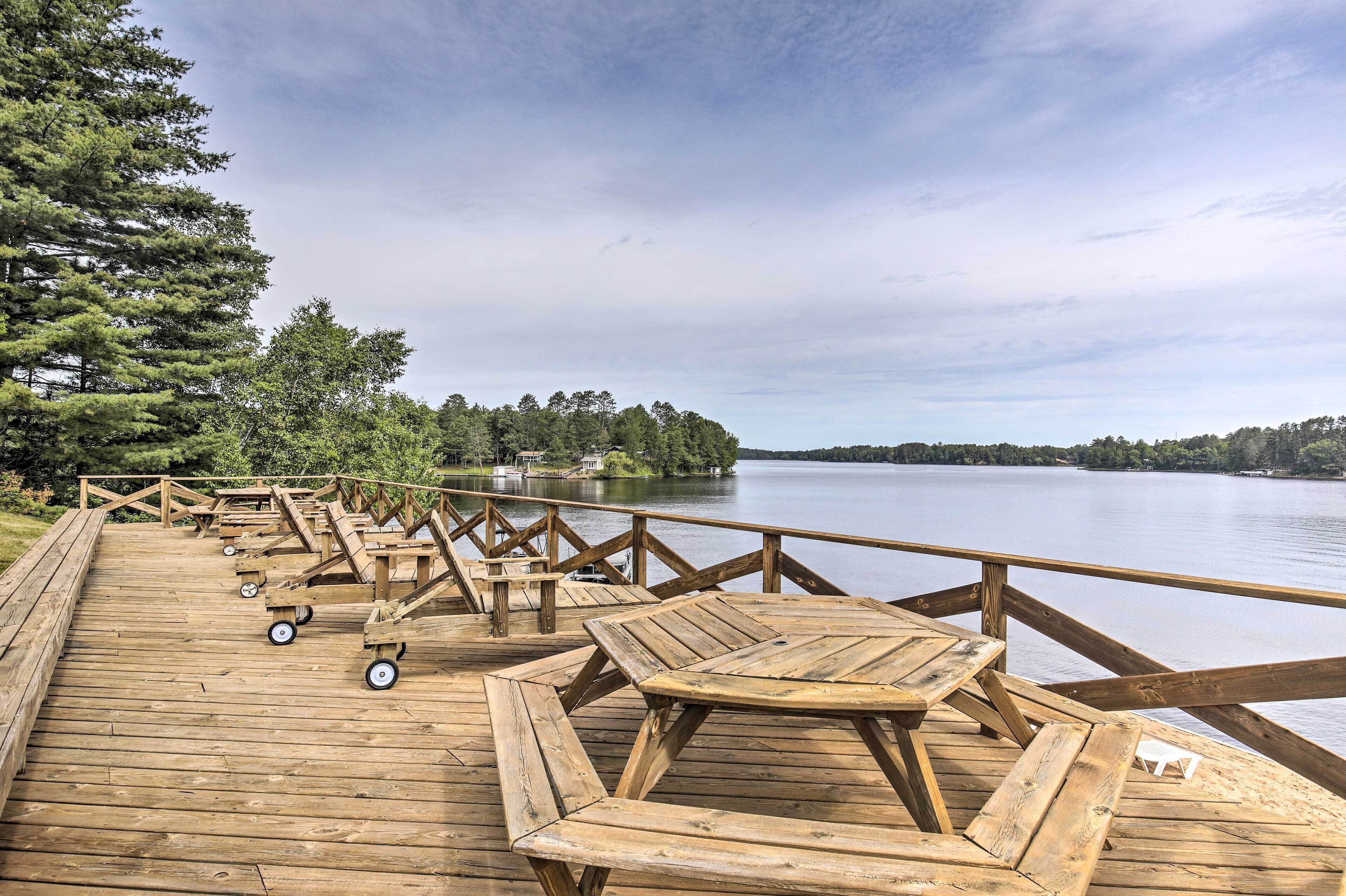 Tomahawk Cottage w/ Fire Pit & Lake Access!