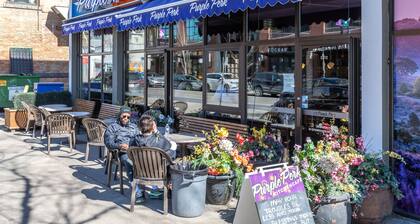 Downtown River Condo: AC, near Saddledome, Free Underground Parking