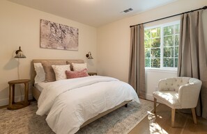 2 bedrooms, desk, free WiFi, bed sheets - Magnolia Cottage - Solvang, CA (Solvang)