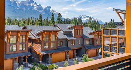 Panorama Rocky Views! Luxurious condo, w/Hot Tub, Spring Creek, Downtown