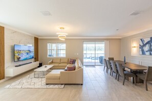 Smart TV, videogiochi, tavolo da calcetto, impianto stereo