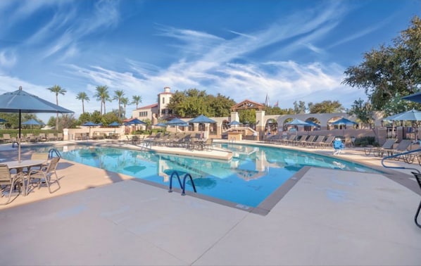 Outdoor pool - Beautiful Golf Resort stay during Super Bowl week/weekend (Phoenix)