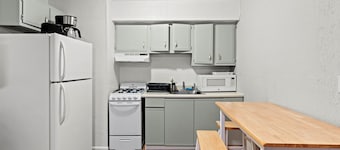1.5 Blocks from Ocean Unit #2 Great Location 2 Bedroom Apartment