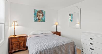 1.5 Blocks from Ocean Unit #2 Great Location 2 Bedroom Apartment