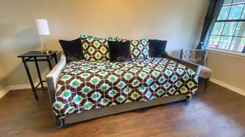 4 bedrooms, free WiFi, bed sheets