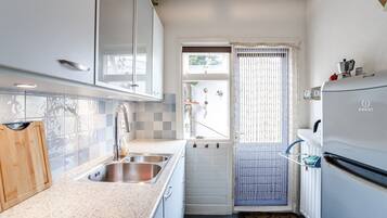 Een oven, een koffiezetapparaat/waterkoker