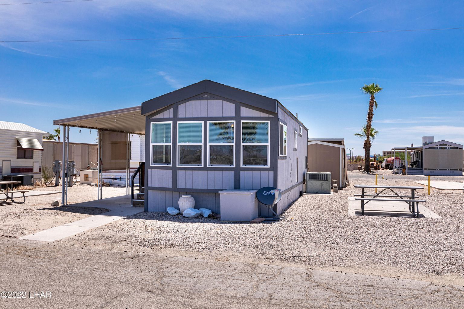 Cheerful cabin on lake, Boat Launch, beach access by London Bridge
