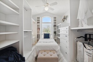 5 habitaciones, escritorio, tabla de planchar con plancha y wifi gratis 