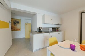 Kühlschrank, Mikrowelle, Geschirrspüler