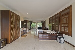Luxury Villa | Bathroom | Hair dryer