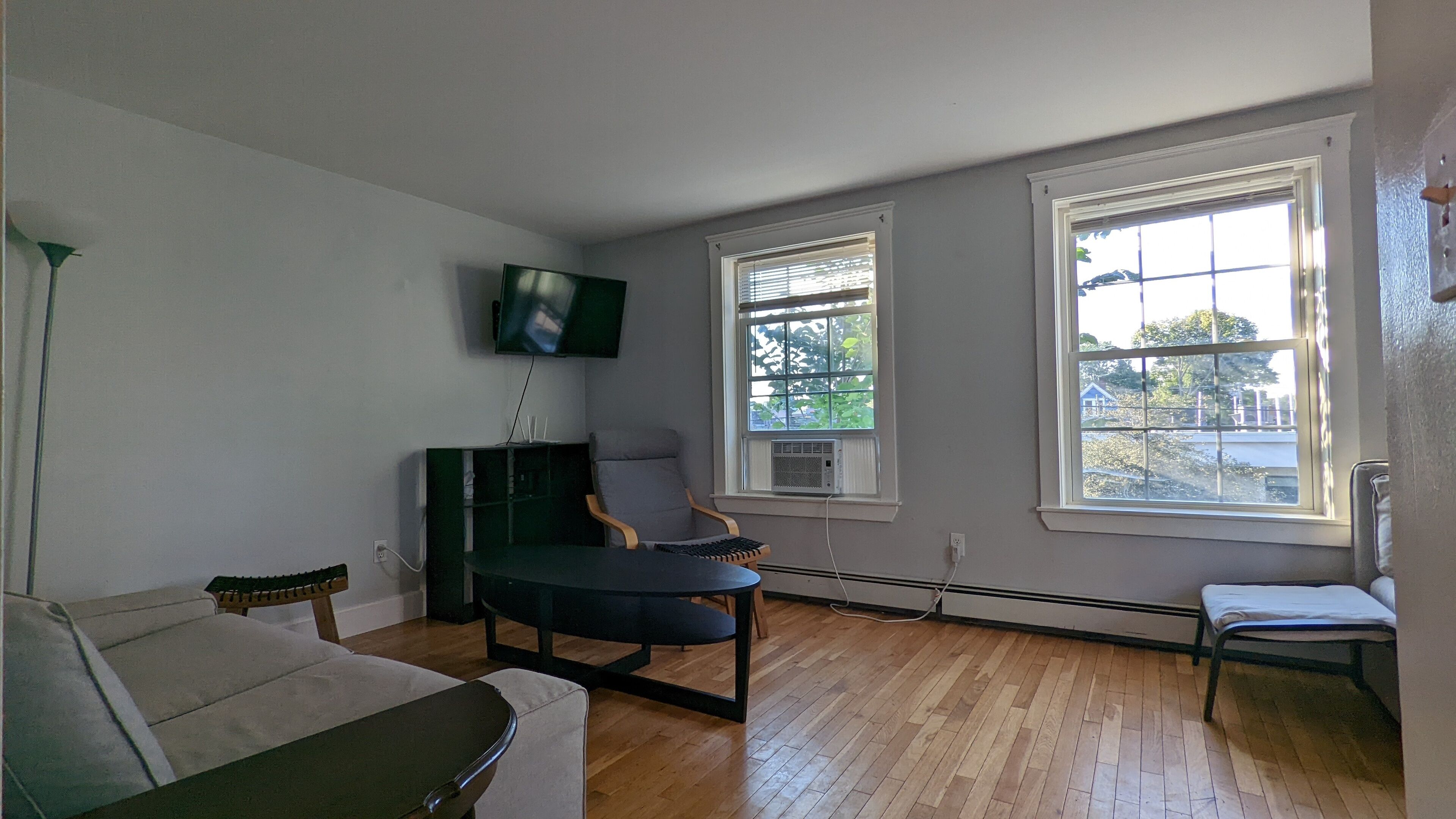 Quiet 2 bedroom townhouse steps away from all the good places in town