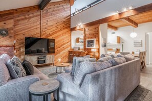 Televisie en een open haard