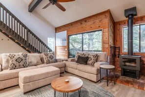 Televisie en een open haard