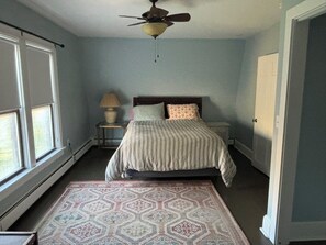 3 bedrooms, desk, iron/ironing board, free WiFi