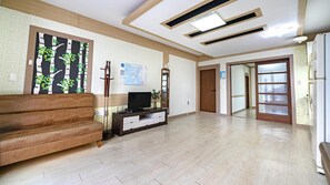 Basic Room, 1 Bedroom (102(Oceanview)) | 1 bedroom, free WiFi - Tongyeong Hwanggeumbada Pension (Tongyeong)