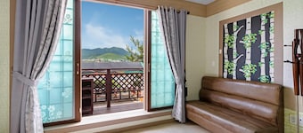 Tongyeong Hwanggeumbada Pension