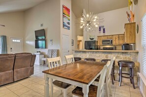 Dining - Pet-Friendly Home w/ Deck: 1 Mi to Canyon Lake Fun (Canyon Lake)
