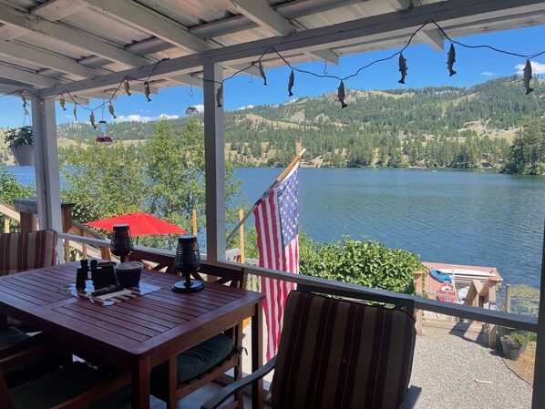Outdoor dining - 3 Bedroom on Lake with Private Dock (Republic)