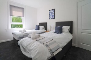 2 chambres, fer et planche à repasser, Wi-Fi gratuit, draps fournis