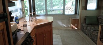 Private Camper / Near Summersville lake & Gauley river  , Great for rafters