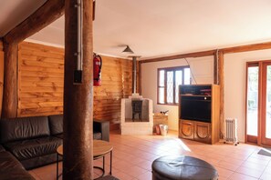 Individually decorated, individually furnished, iron/ironing board - Girraween Country Inn (Eukey)
