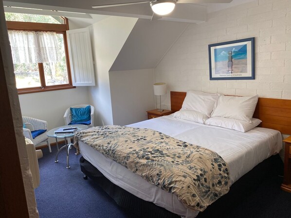 بديكورات فريدة لكل غرفة وطراز فريد لكل وحدة ومكواة/لوح كي