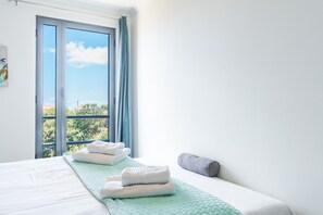 1 slaapkamer, een strijkplank/strijkijzer, reisbedje, gratis wifi