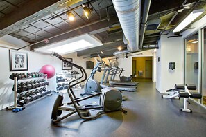 Fitness facility - Lovely Loop 1BR w/ Doorman & Gym, steps to L, by Blueground (Chicago)